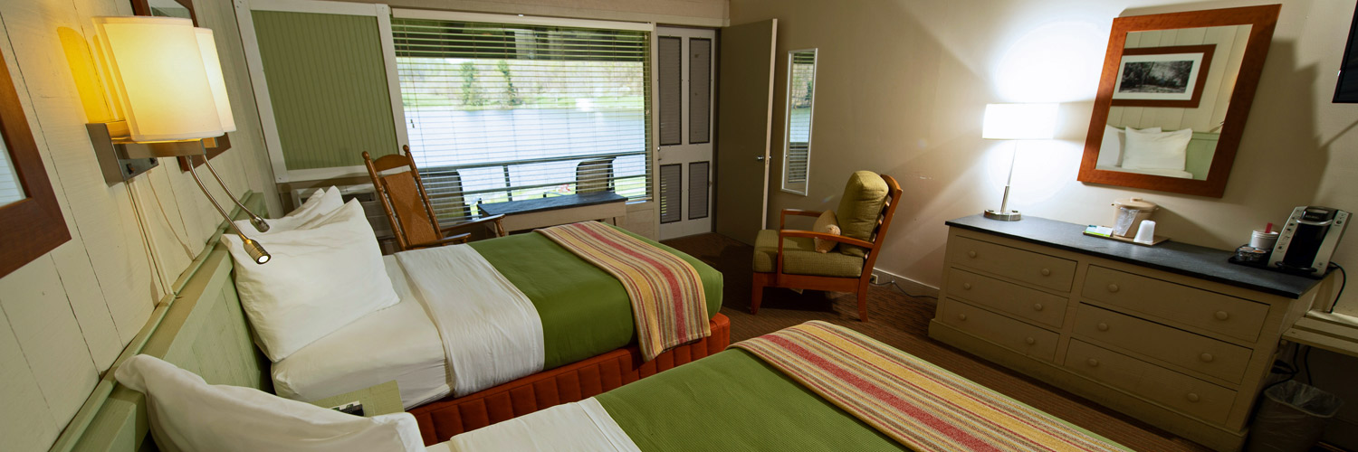 Peaks of Otter pet friendly guestroom