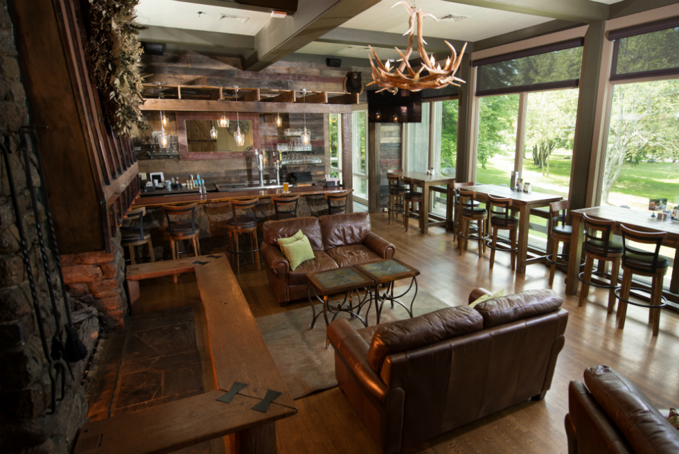 Peaks of Otter Lodge Bar