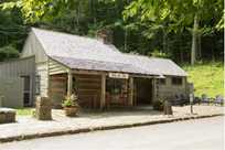 Peaks of Otter Lodge Sharp Top Store